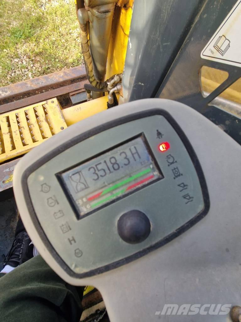 Gehl RT 210 لوادر زحافة