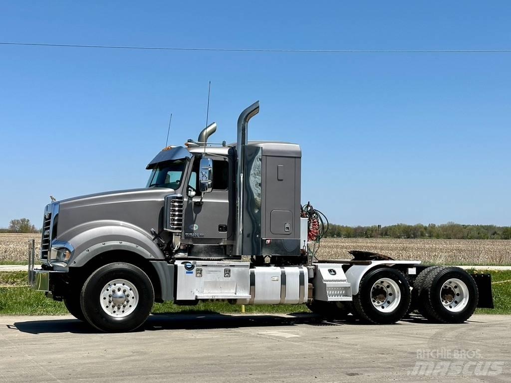 Mack Titan TD 713 شاحنات بمقصورة وهيكل