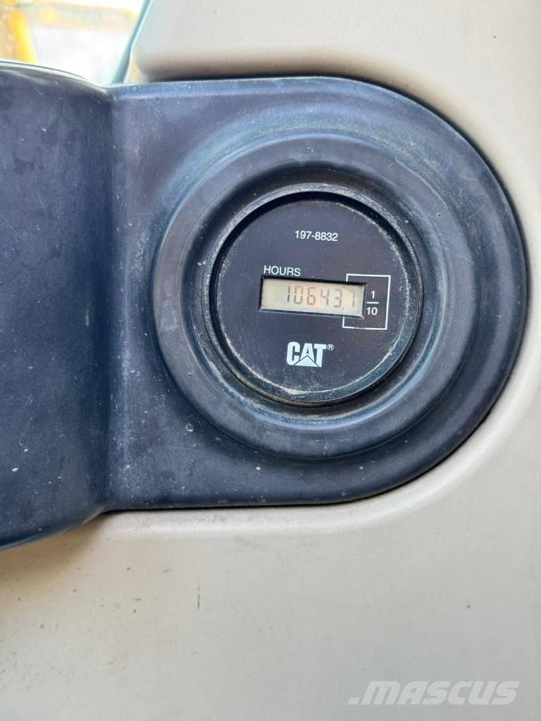 CAT M 315 C حفارات بعجل