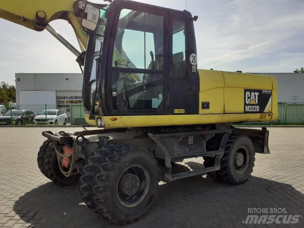 CAT M 322 D حفارات بعجل