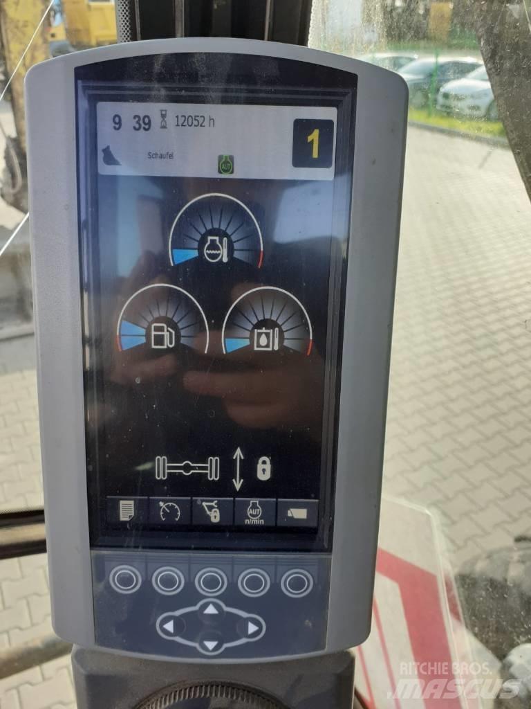 CAT M 322 D حفارات بعجل