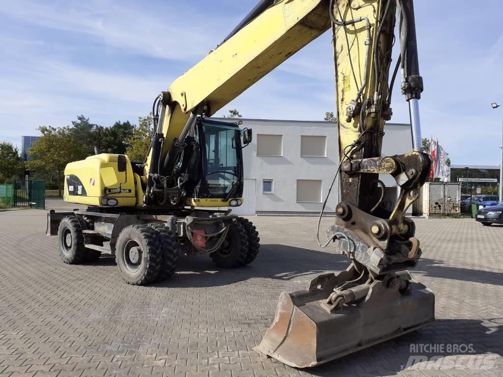 CAT M 322 D حفارات بعجل