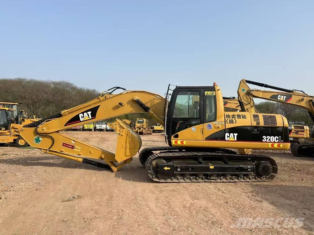 CAT 320 C حفارات زحافة