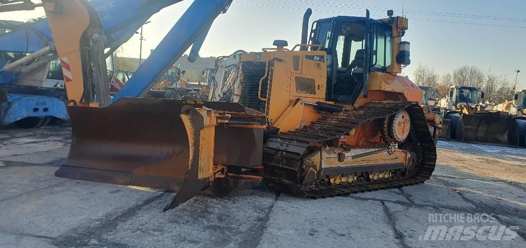 CAT D 6 N LGP بلدوزرات مجنزرة