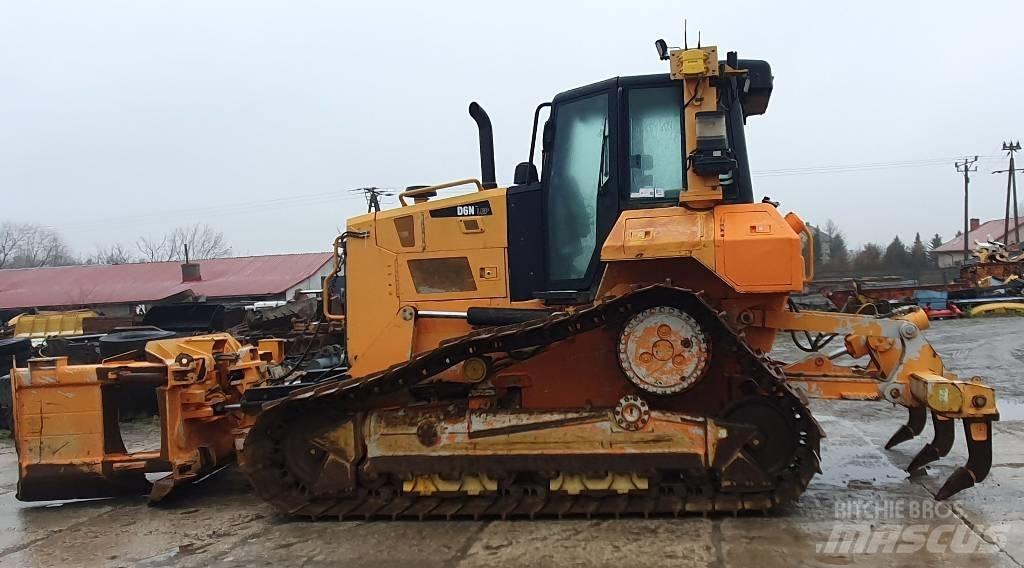 CAT D 6 N LGP بلدوزرات مجنزرة