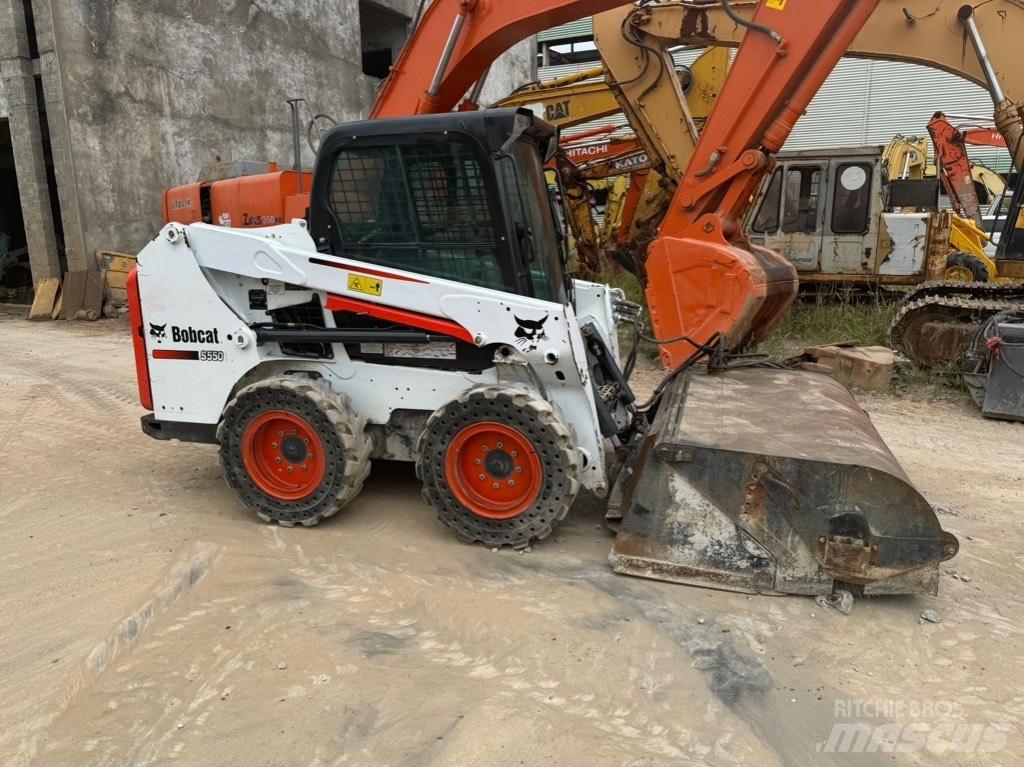 Bobcat S 550 لوادر انزلاقية التوجيه