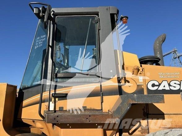 CASE 821C لوادر بعجل