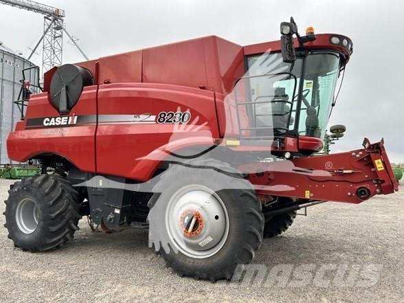 Case IH 8230 حصادات