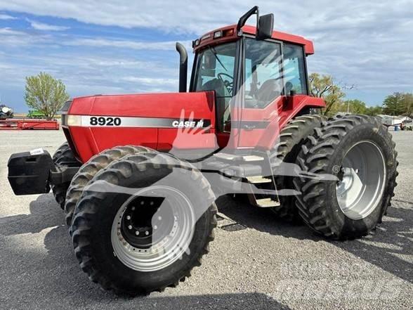 Case IH 8920 الجرارات