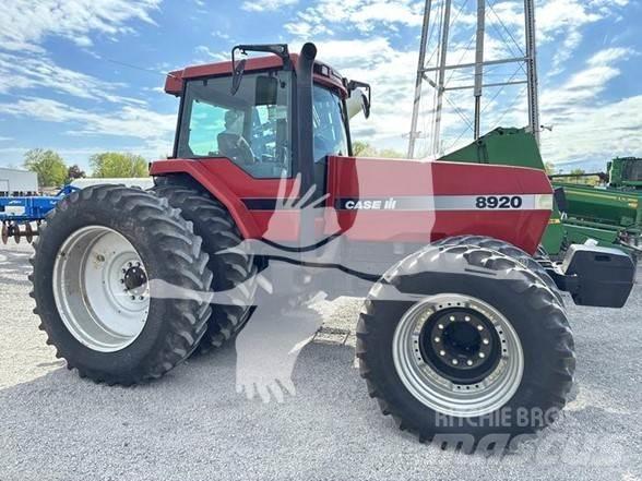 Case IH 8920 الجرارات
