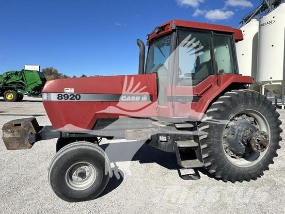 Case IH 8920 الجرارات