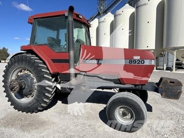 Case IH 8920 الجرارات