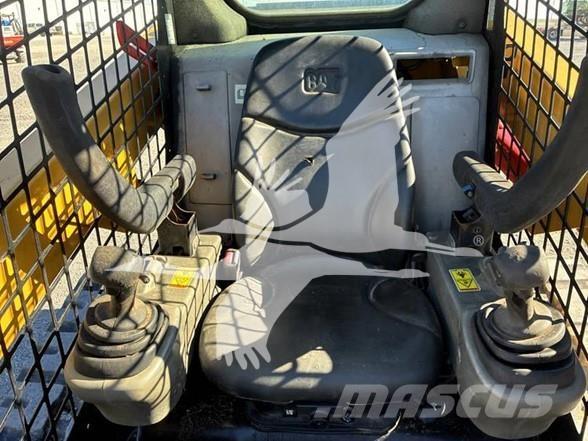 CAT 259D لوادر انزلاقية التوجيه