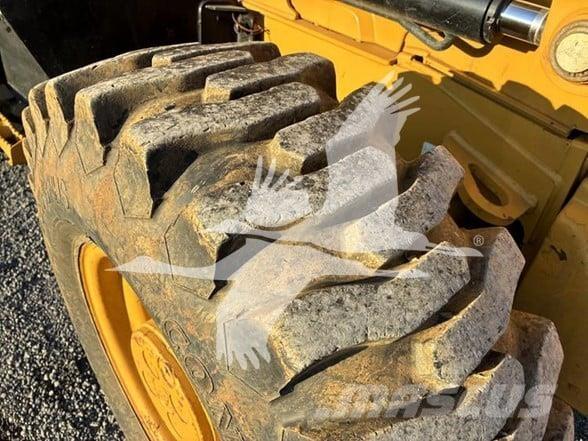 CAT 415F2 لوادر ذات جرافات عكسية