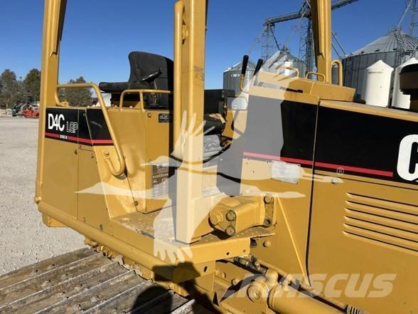 CAT D4C LGP بلدوزرات مجنزرة