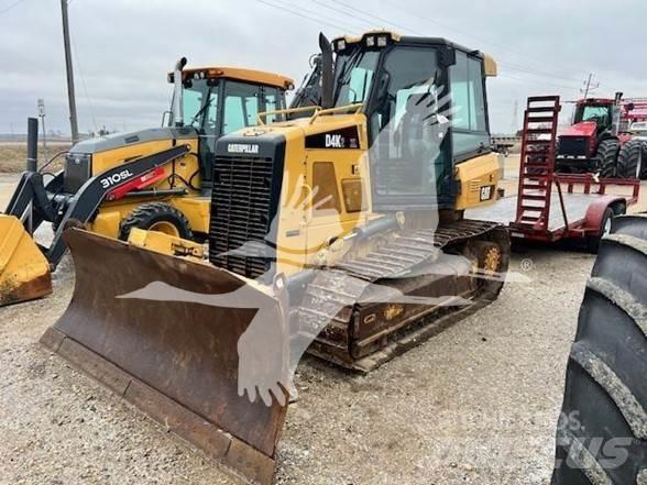 CAT D4K2 XL بلدوزرات مجنزرة