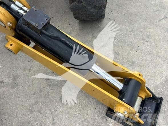 CAT TL1055D مناولات متداخلة