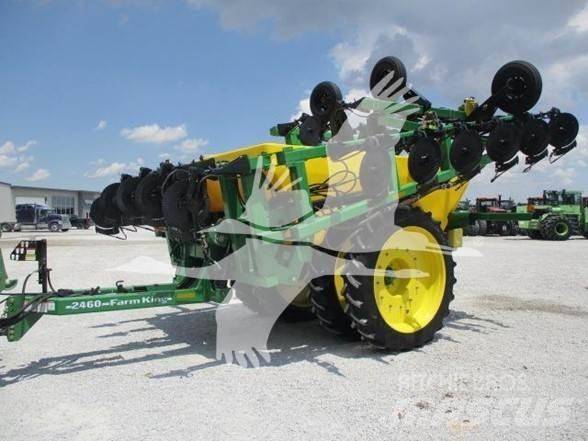 Farm King 2460 معدات فرد المواد المعدنية