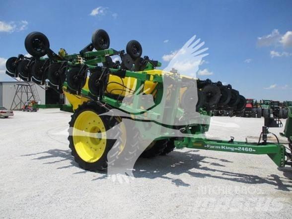 Farm King 2460 معدات فرد المواد المعدنية