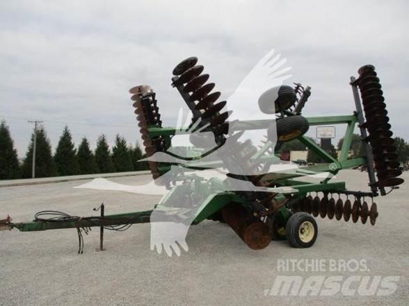 John Deere 630 زحافات ساحقة