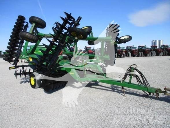 John Deere 637 زحافات ساحقة