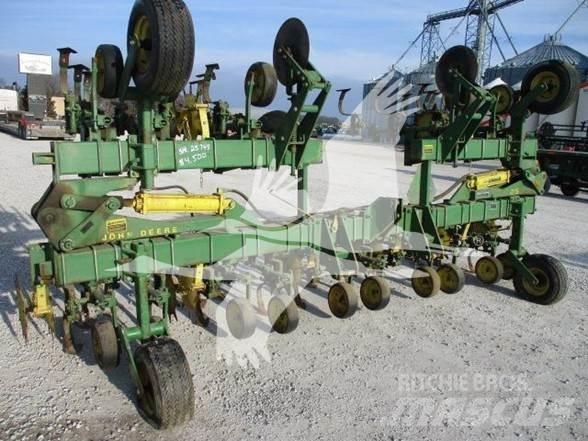 John Deere 85 حراثات صفوف المحاصيل