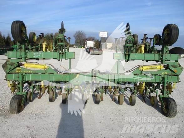 John Deere 85 حراثات صفوف المحاصيل