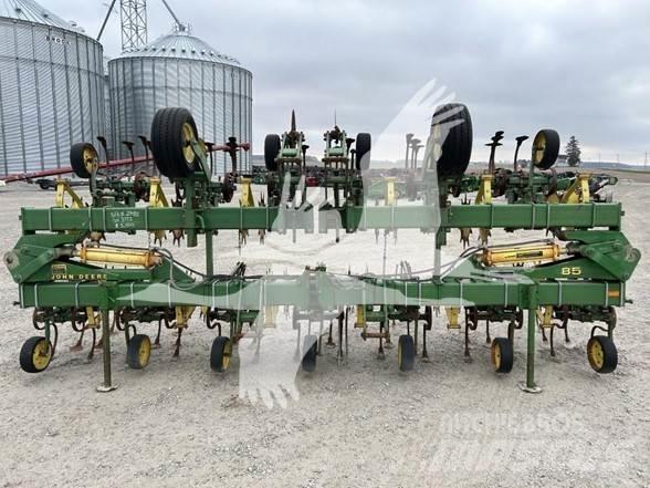 John Deere 85 حراثات صفوف المحاصيل