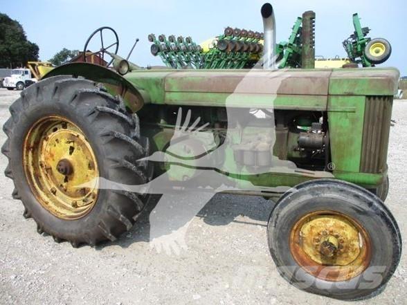 John Deere R الجرارات