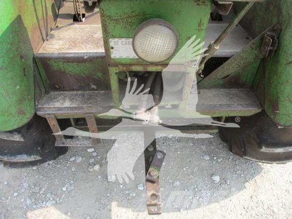 John Deere R الجرارات