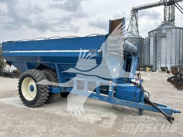 Kinze 840 مقطورة حبوب