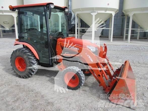 Kubota B3350 الجرارات