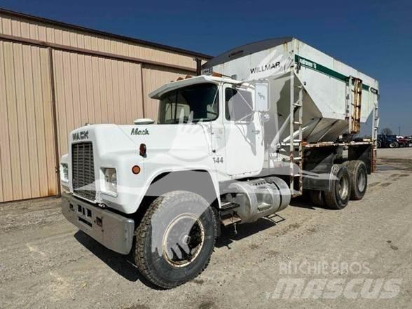 Mack R686ST أخرى
