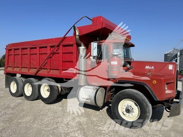 Mack RB688S شاحنات قلابة