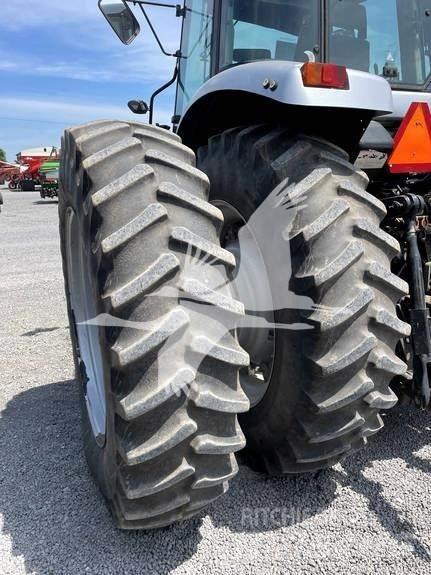 White 8310 الجرارات