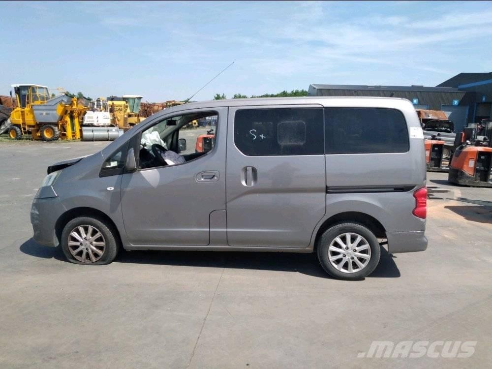 Nissan NV 200 شاحنة مقفلة