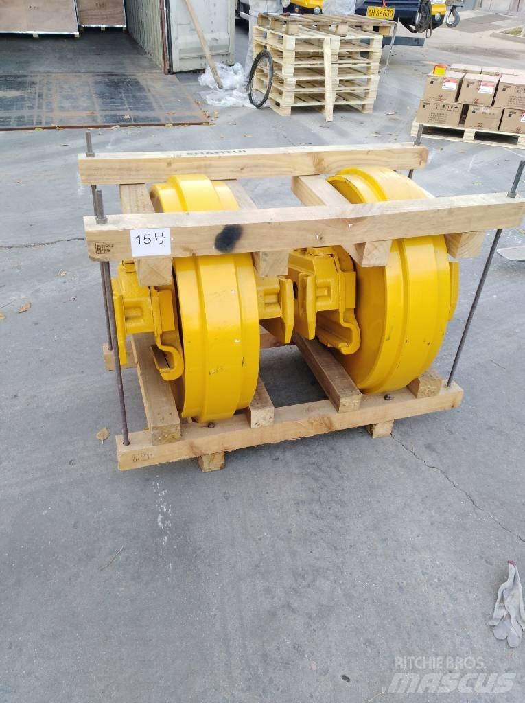 Komatsu D85E-18 المسارات والسلاسل والهيكل السفلي
