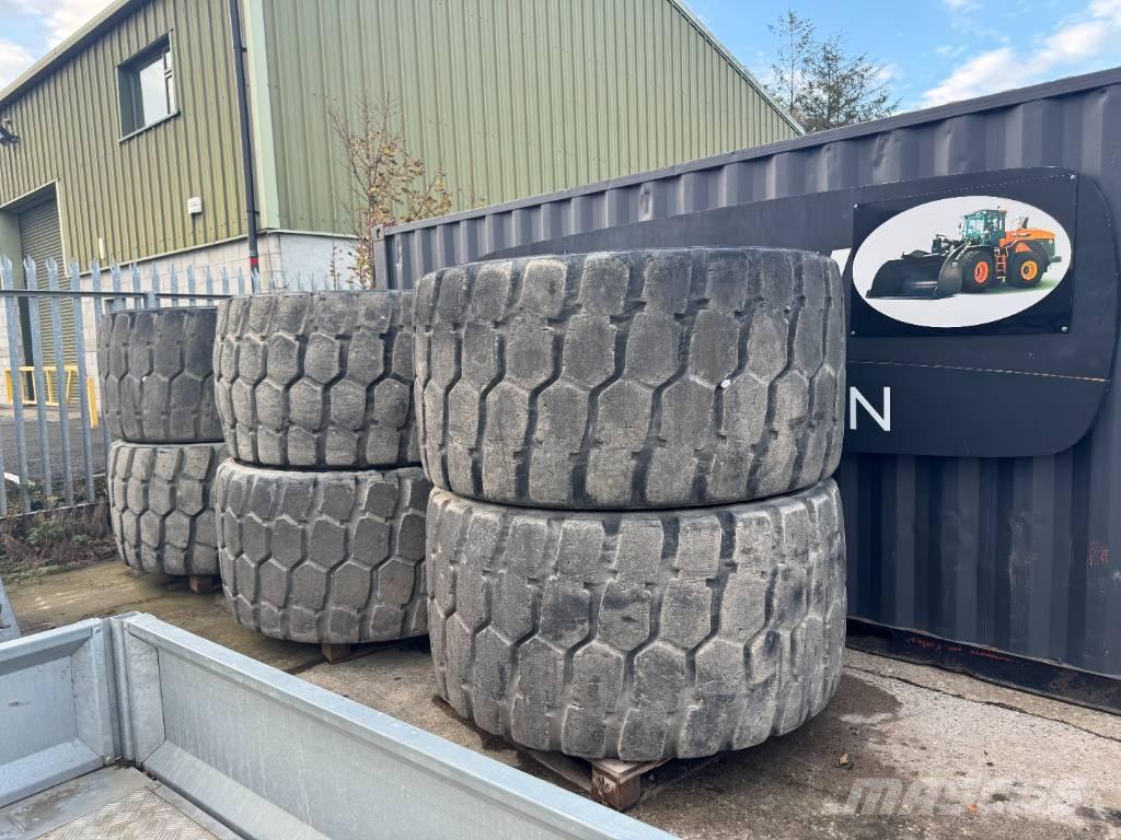 Develon DA 45 الإطارات والعجلات والحافات