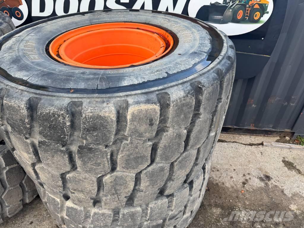 Develon DA 45 الإطارات والعجلات والحافات