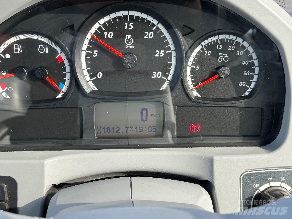 Valtra N 124 الجرارات