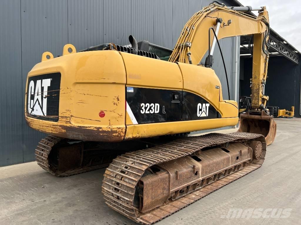 CAT 323D L حفارات زحافة