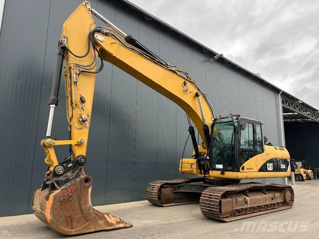 CAT 323D L حفارات زحافة