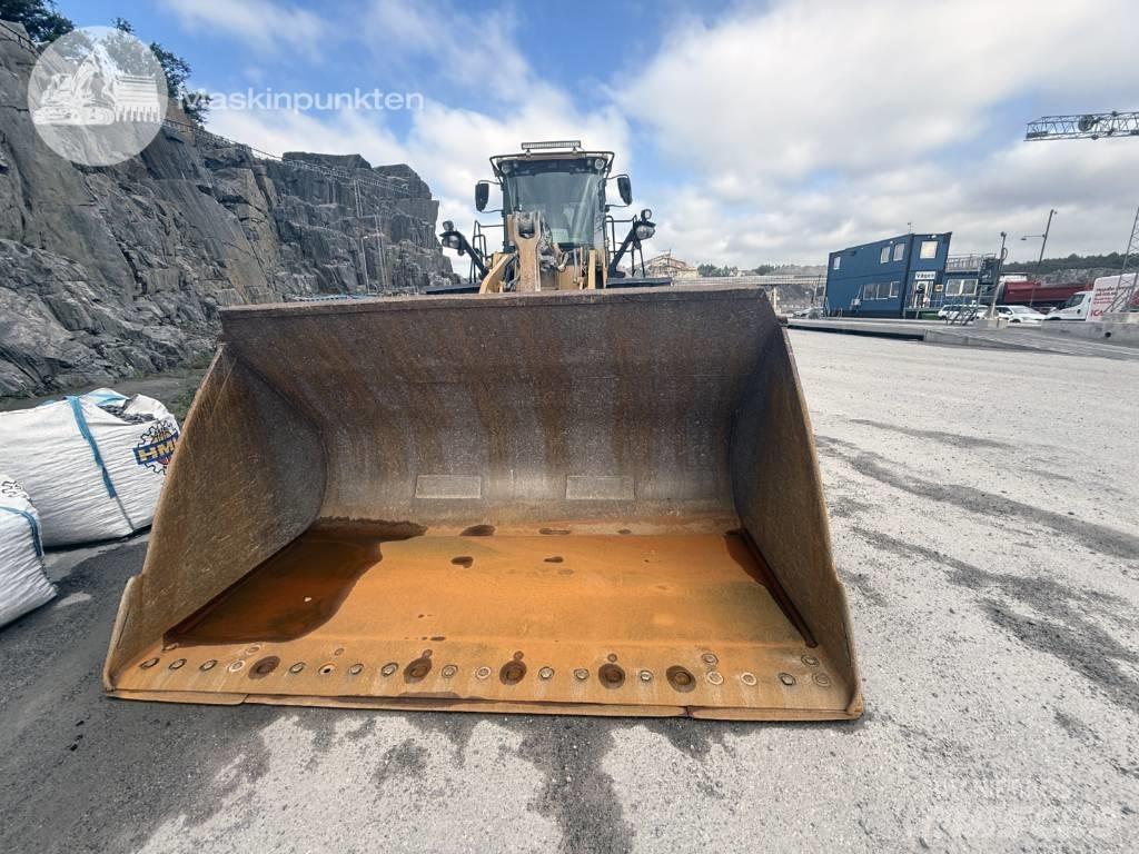 CAT 972 M لوادر بعجل
