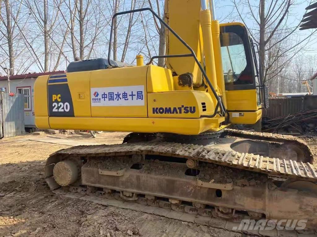 Komatsu PC 220-8 حفارات زحافة