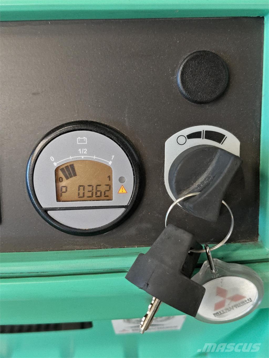 Mitsubishi PBV20N3 شاحنة ذات منصة