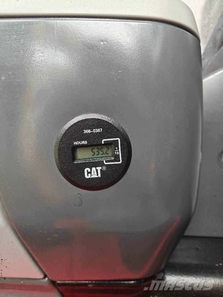 CAT 329 D2 L حفارات زحافة