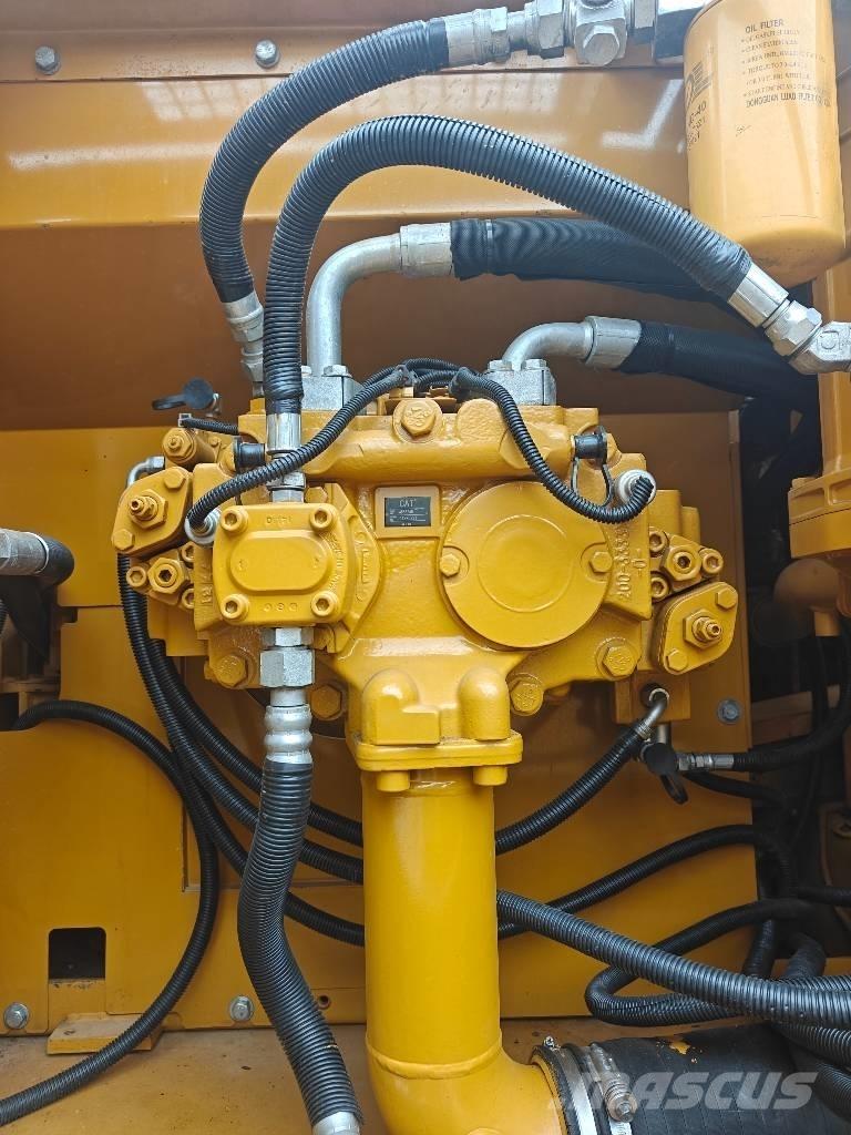 CAT 329 D2 L حفارات زحافة