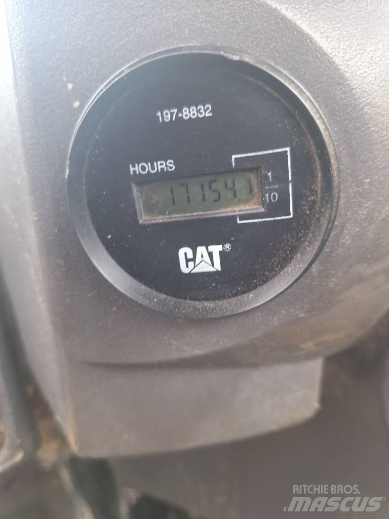 CAT IT 14 G لوادر بعجل