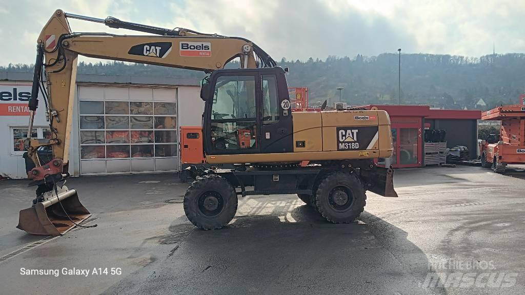 CAT M 318 D حفارات بعجل