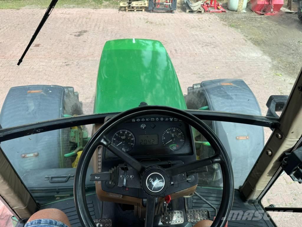John Deere 6400 الجرارات
